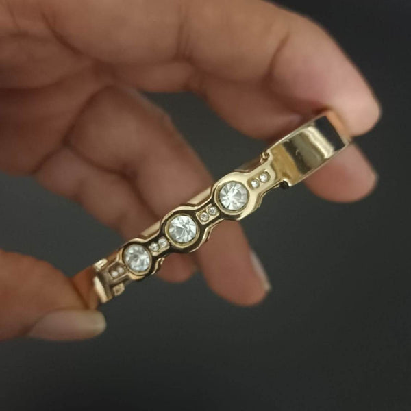 New Diamond design Gold Plated Bracelet For Women - SunglassesMart