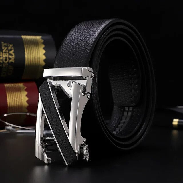 LuxeStride: Men's Exquisite Designer Belt – SunglassesMart
