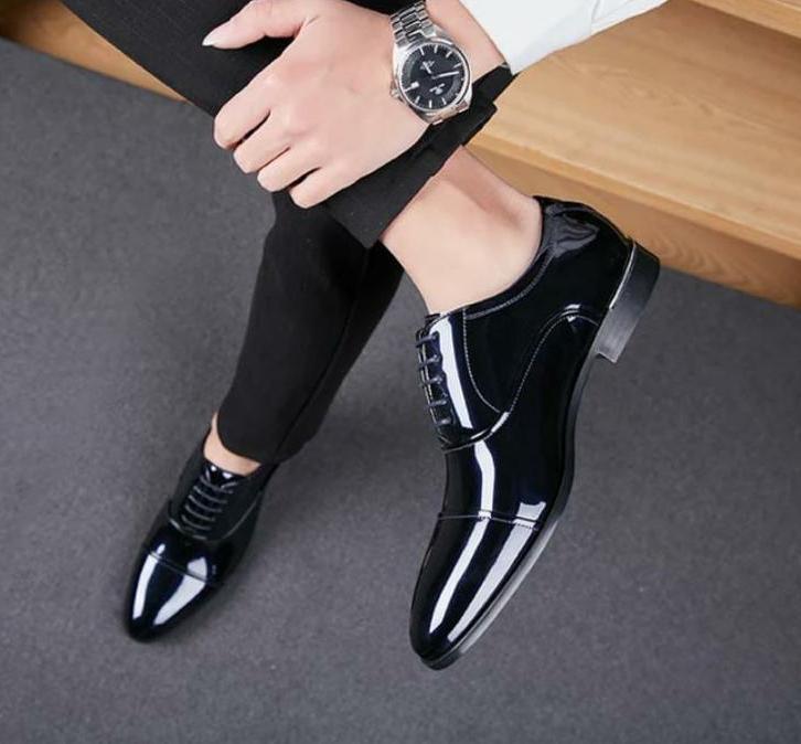 Black glossy Antiwrinkle shoes