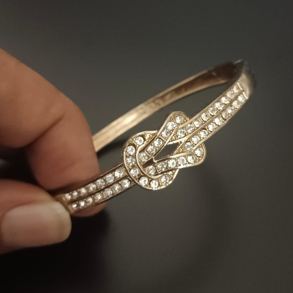 New Golden Knot Design Diamond Gold Bracelet For Women and Girl