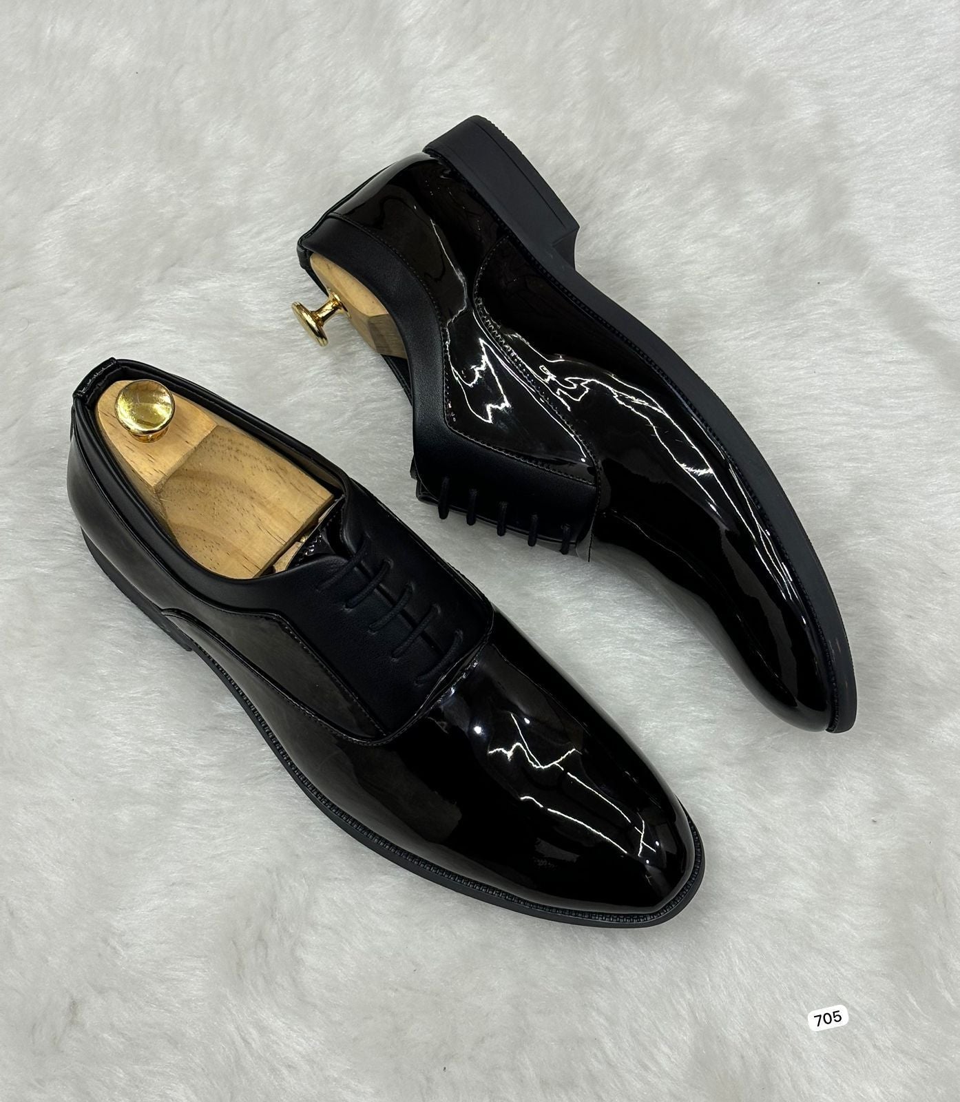 Shiny Oxford Lace-up Shoes