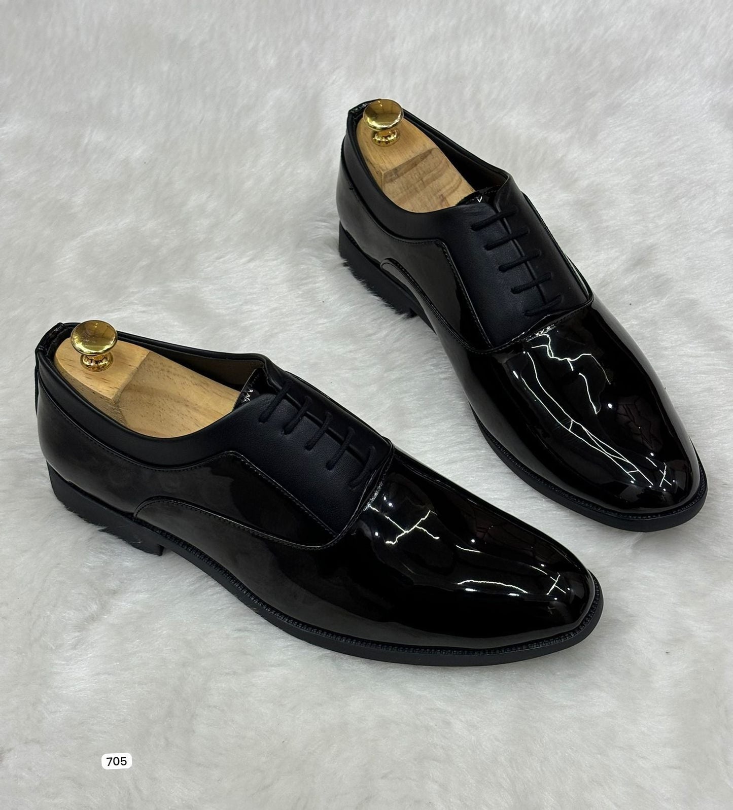 Shiny Oxford Lace-up Shoes
